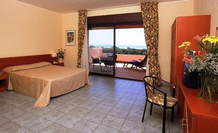 Conte Di Cabrera Hotel Club Pozzallo Bagian luar foto