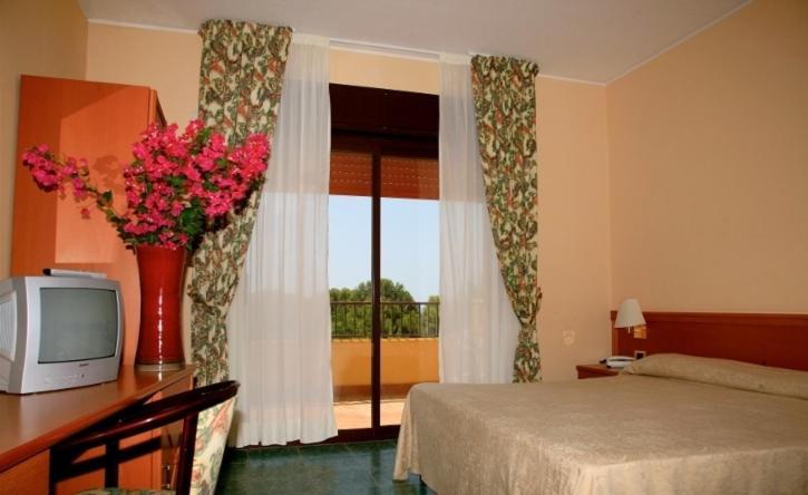 Conte Di Cabrera Hotel Club Pozzallo Bagian luar foto